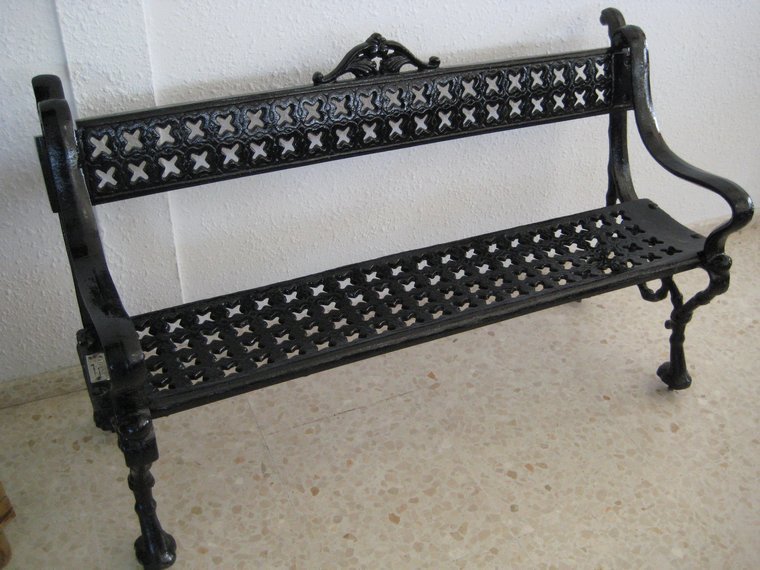 BANCO MOBILIARIO DE FUNDICIÓN GRIS. LONGITUD 1,4m. REF ASL_413