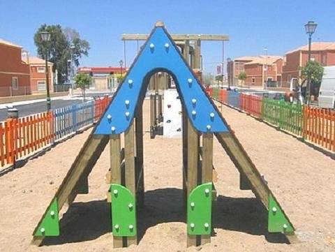 Venta Casita rocódromo. bancos en el interior. Uso público ASL_265