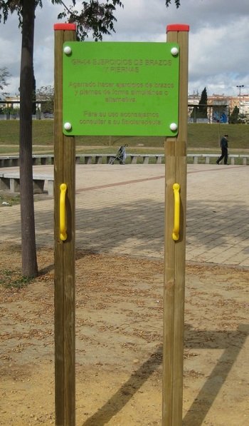 PARQUE 3ªEDAD BIOSALUDABLE DE MADERA PARA REHABILITACIÓN: APARATO PARA EJERCICIO DE MUÑECAS, REF ASL_GR-04